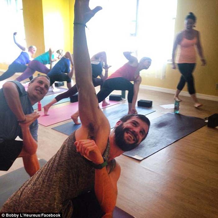 Bobby L'Heureux entrenador de yoga