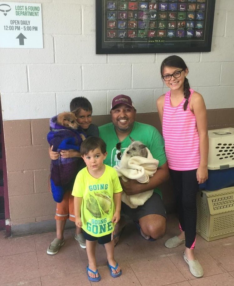 Corky, Captain y su familia
