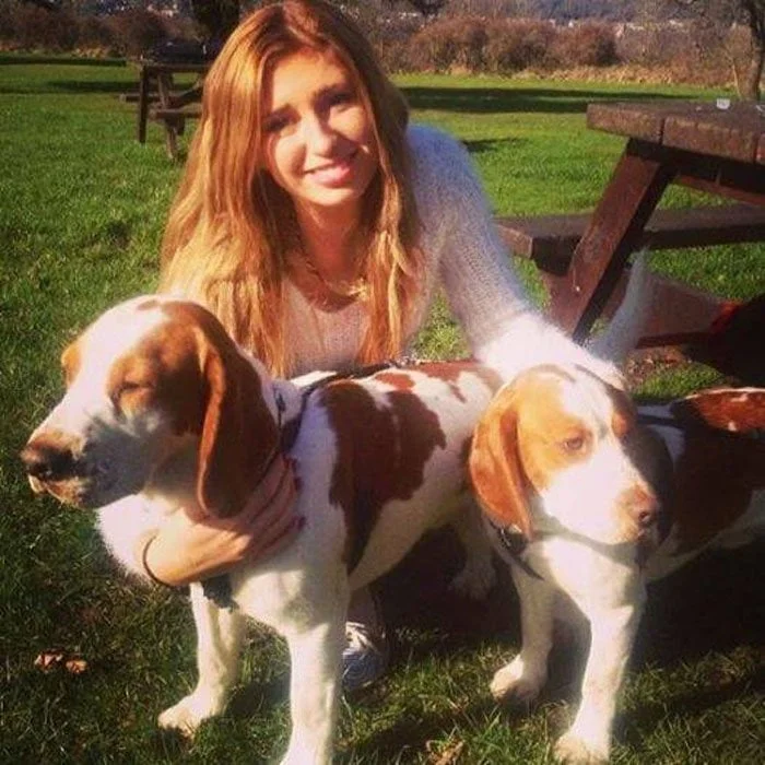 Harry y Hansum con su humana hermanos