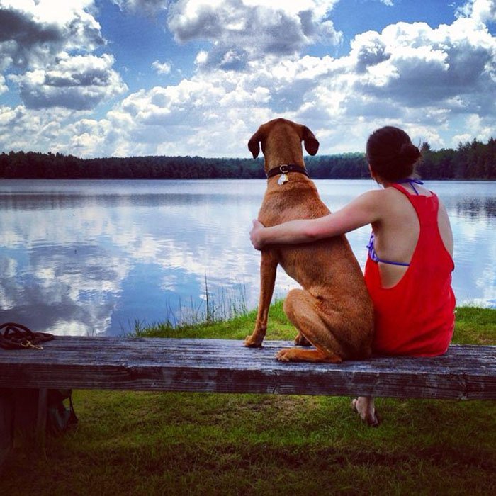 Tucker y su humana Tucker y su humana