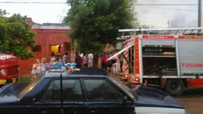Un valiente hombre falleció en medio de las llamas por intentar salvar a sus mascotas de un incendio 3 casa en llamas