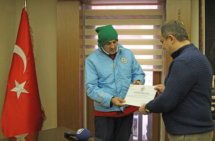 Bülent Kalpakçıoğlu recibió un reconocimiento