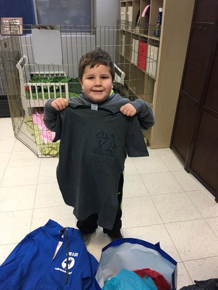 Bryce El pequeño se convirtió en un voluntario honorario