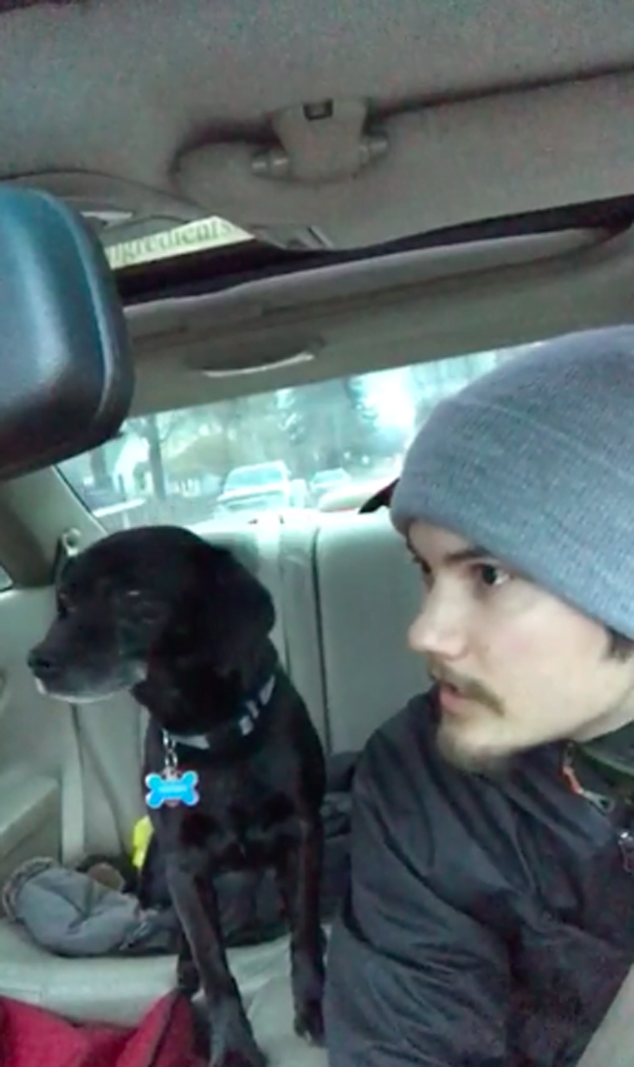 Sr. Snickers y Donovan Este repartidor de pizza ayudó a un perro extraviado