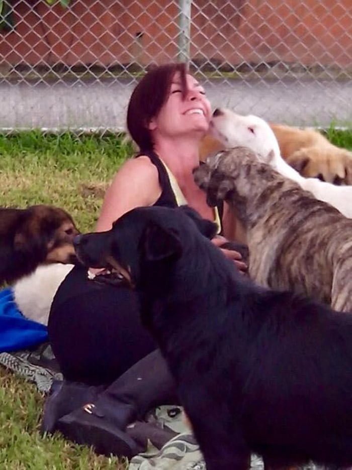 Lya y sus perros rescatados Battle y sus perros rescatados
