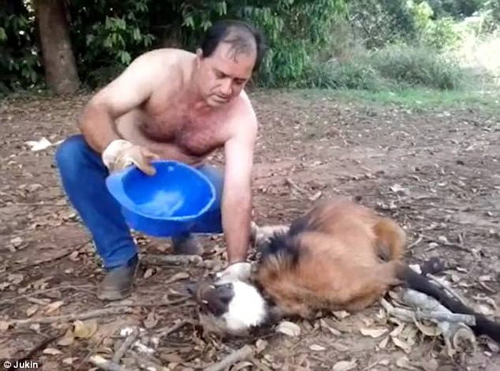 Milton Milton le brindó agua