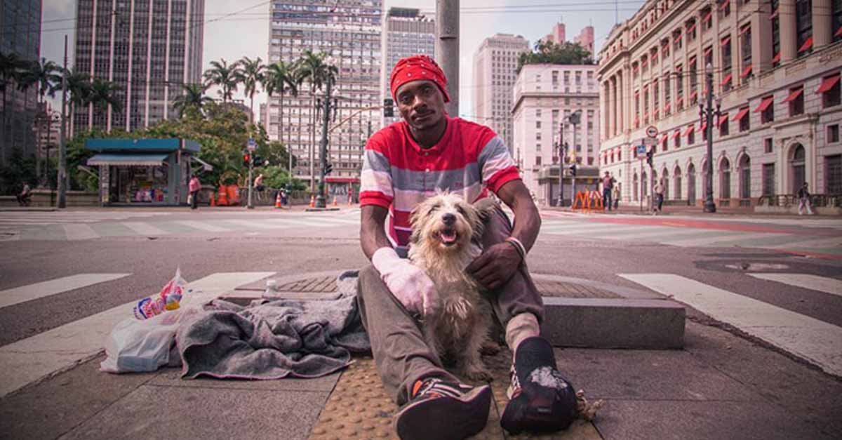 Este hombre dejó la adicción a las drogas gracias al perro que encontró abandonado en una caja 2 Hombre dejó la adicción al crack con la ayuda de su perro