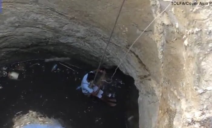 Nandu bajó al fondo del pozo por la perra
