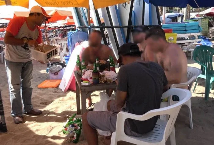 La carne de perro es vendida como pollo a los turistas desprevenidos en la isla de Bali en Indonesia 1 Carne de perro en Bali