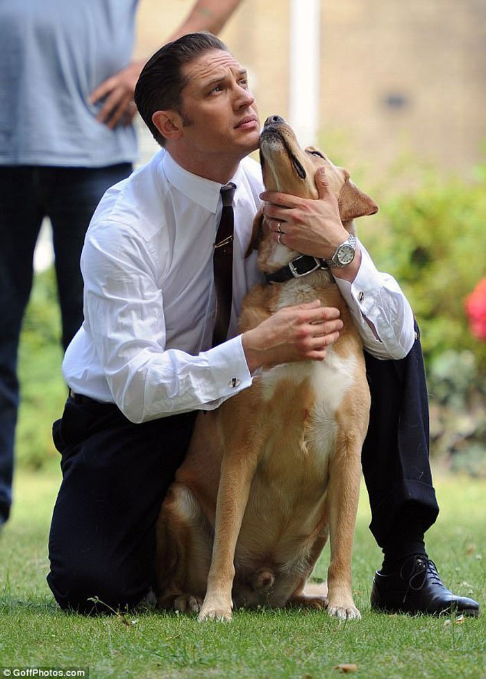Tom Hardy y Woody Tom Hardy y su mejor amigo Woody