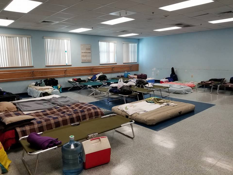 Animales y personas refugiados del huracán