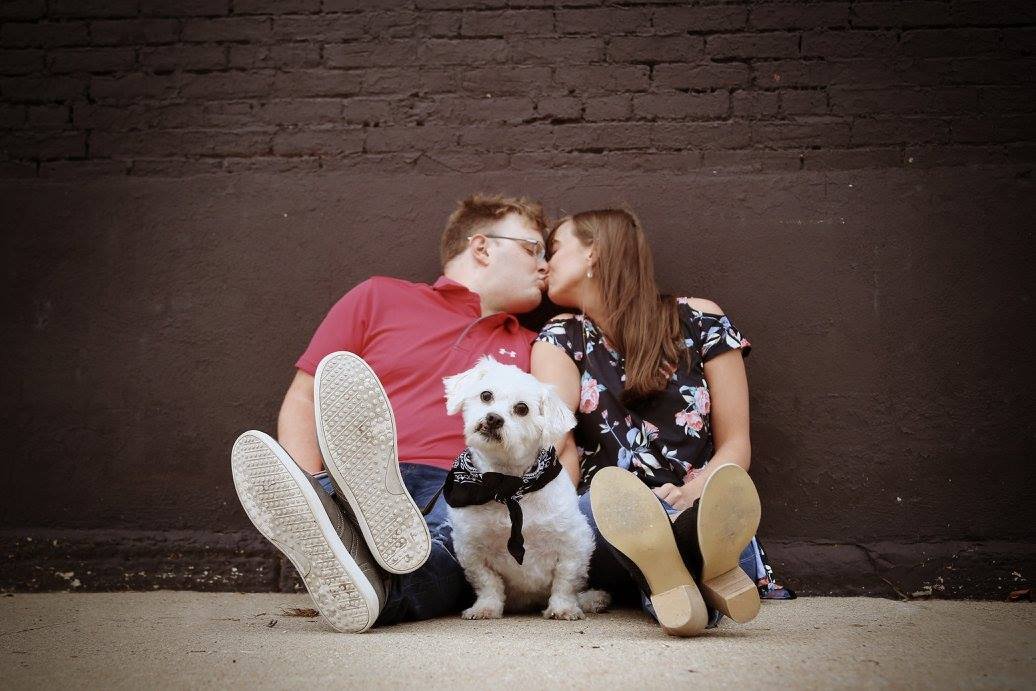 Pareja y su perro Riley Pareja y su perro Riley