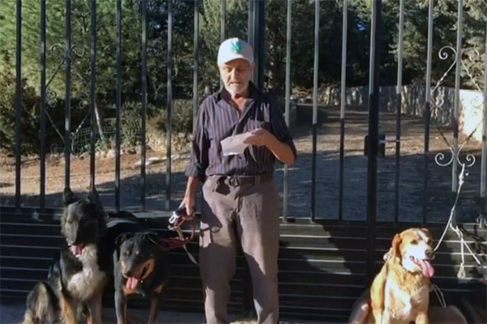 Santiago y sus perros