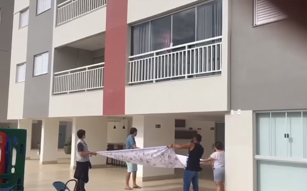 Vecinos salvan perro