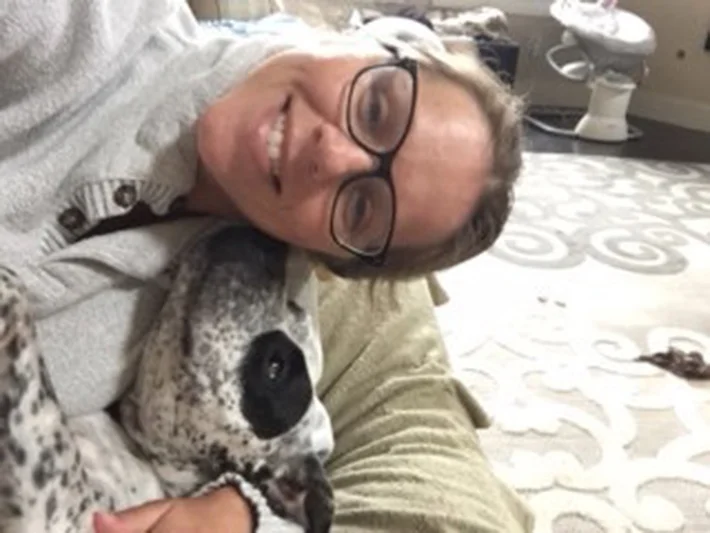 Este perro no puede dejar de temblar de emoción después de reunirse con su familia 6 JoJo en hogar de acogida