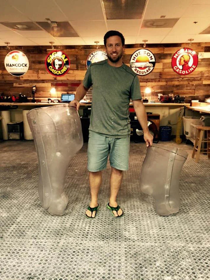 Derrick hace prótesis