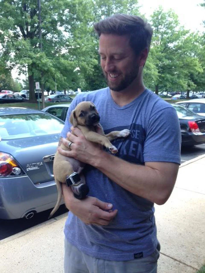 Derrick y un cachorro