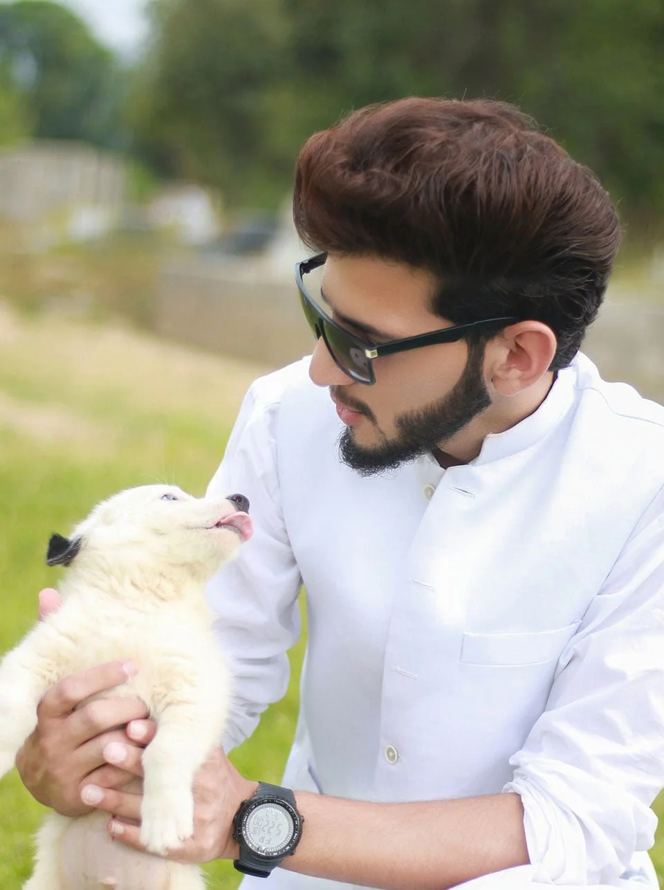 Hombre y su cachorro Hombre y su cachorro