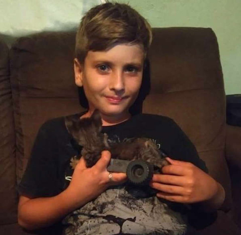 Niño ve a un gatito que no podía caminar y decide cambiar su vida 5 João