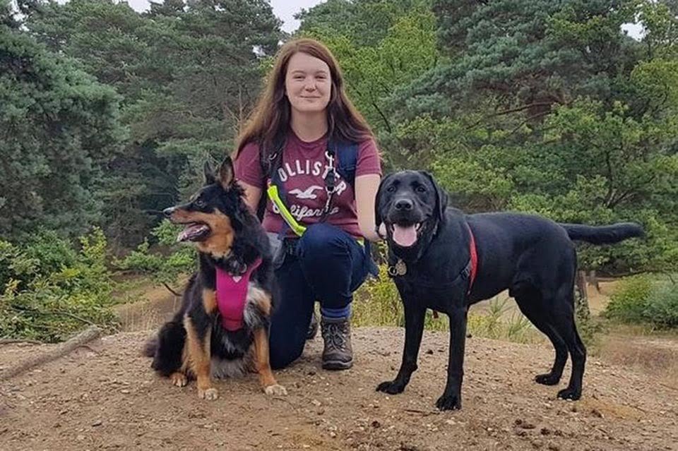 Mujer invidente es presionada para sacar a su perro guía del autobús por ser negro 6 Megan y sus perros guía