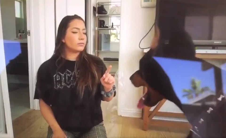 YouTuber comparte un vídeo por error en el que muestra como trata mal a su perro 2 Youtuber grita a su perro