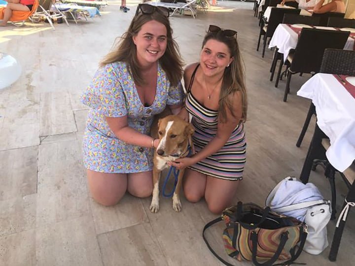Lucy, su amiga y Karamel