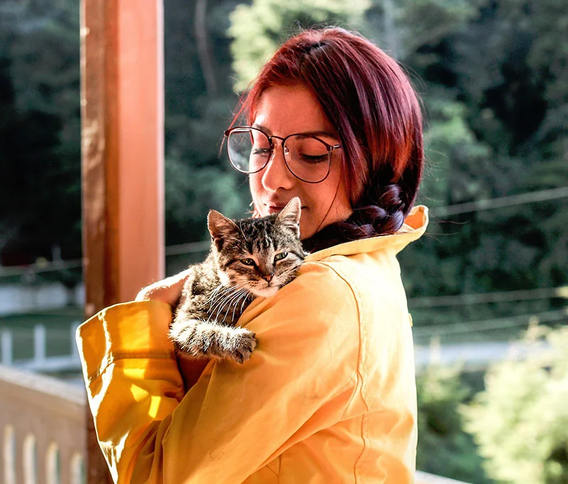 Women and cat Women and cat