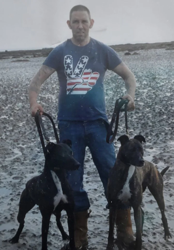 Mark Cuthbert y sus perros