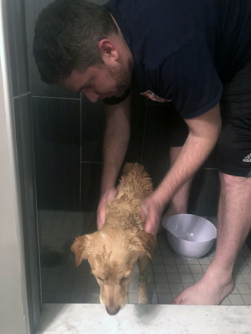 Suzy recibe un baño