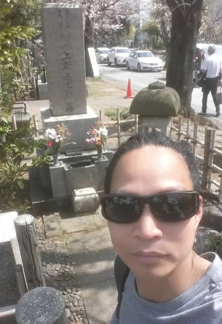 Hombre caminó por 3 días temiendo ser portador del Covid-19 y un perro leal lo acompañó 11 Alixson en el cementerio