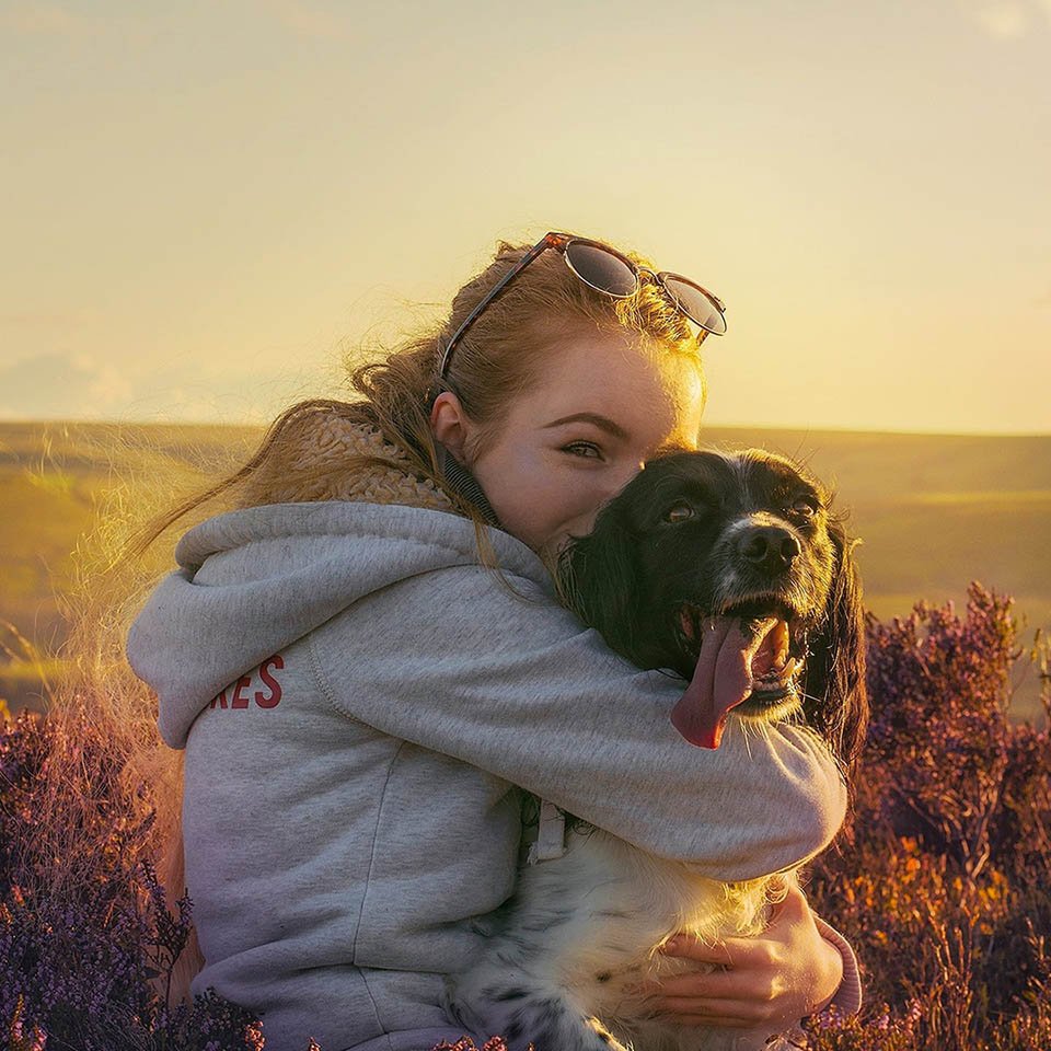 Niña con discapacidad tiene el ayudante más adorable, su perro Ted 13 Amigos inseparables