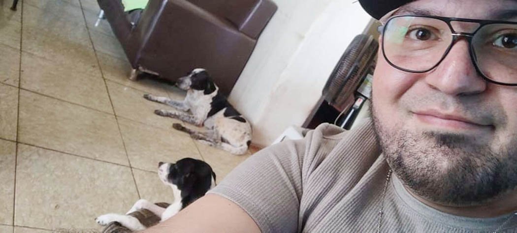 Familia encuentra a su perro perdido y luego se da cuenta de que es un impostor 10 Hombre y sus mascotas
